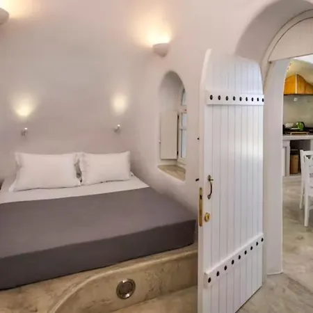 Hidden Gem * Fira (Santorini)