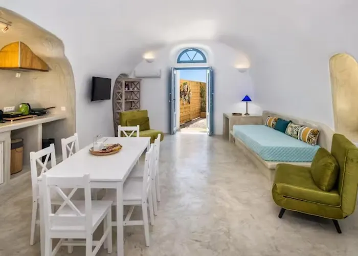 Hidden Gem * Fira (Santorini)